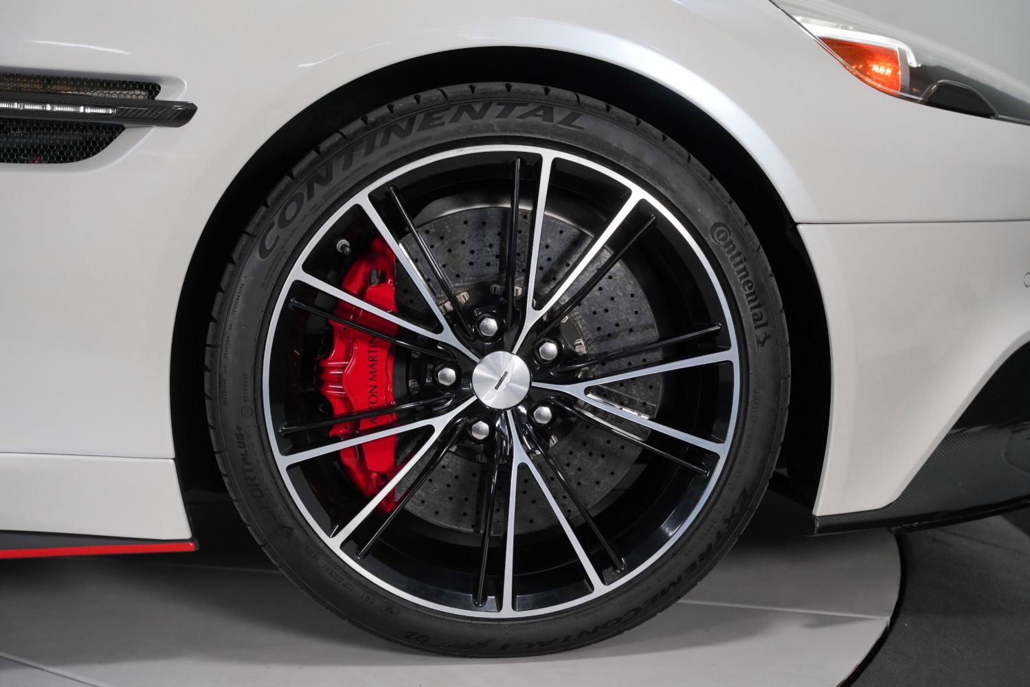 Used 2014 Aston Martin Vanquish Coupe image 27