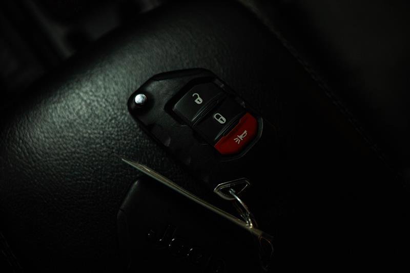 Used 2023 Jeep Wrangler Unlimited Sahara image 20