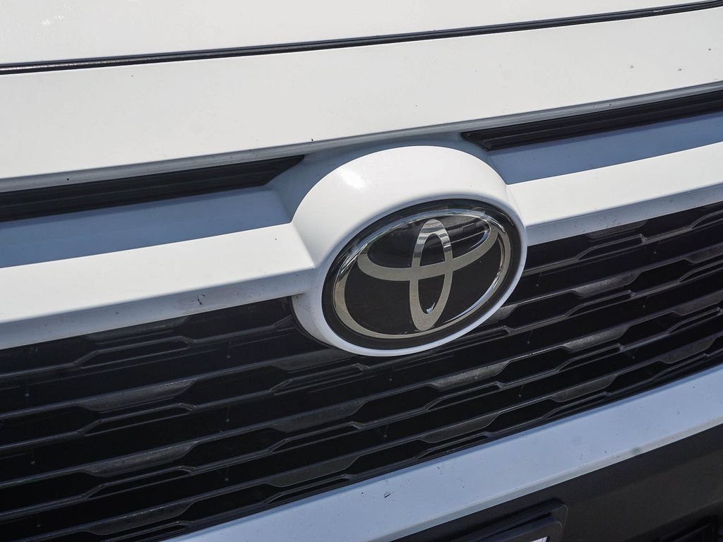 Used 2021 Toyota RAV4 LE FWD image 12