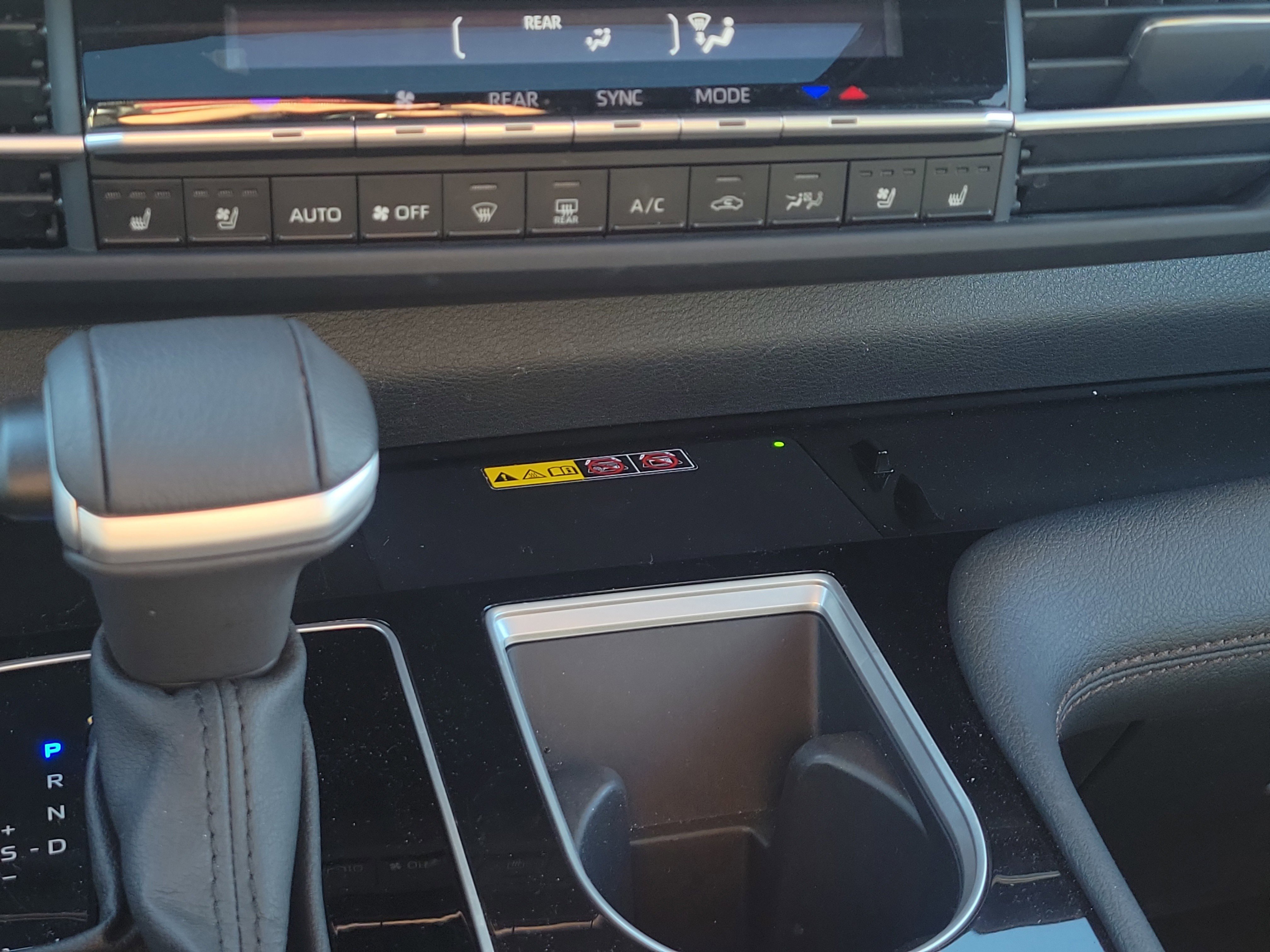 Used 2025 Toyota Sienna Platinum image 28