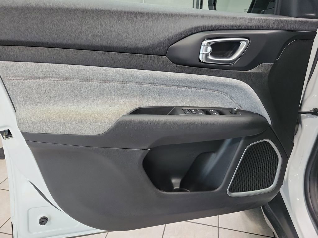 Used 2022 Jeep Compass Latitude AWD/4WD image 32