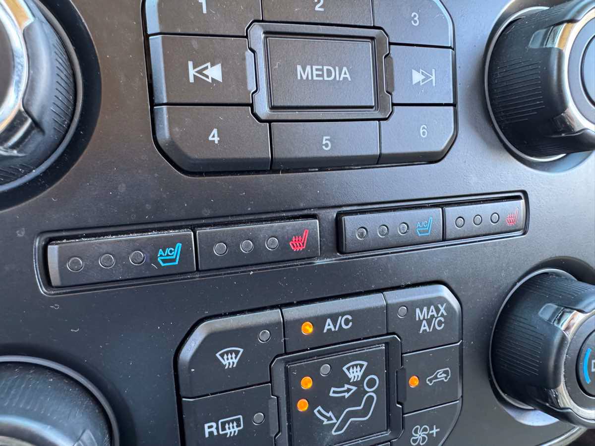 Used 2016 Ford Expedition Limited w/ Equipment Group 301A AWD/4WD image 35