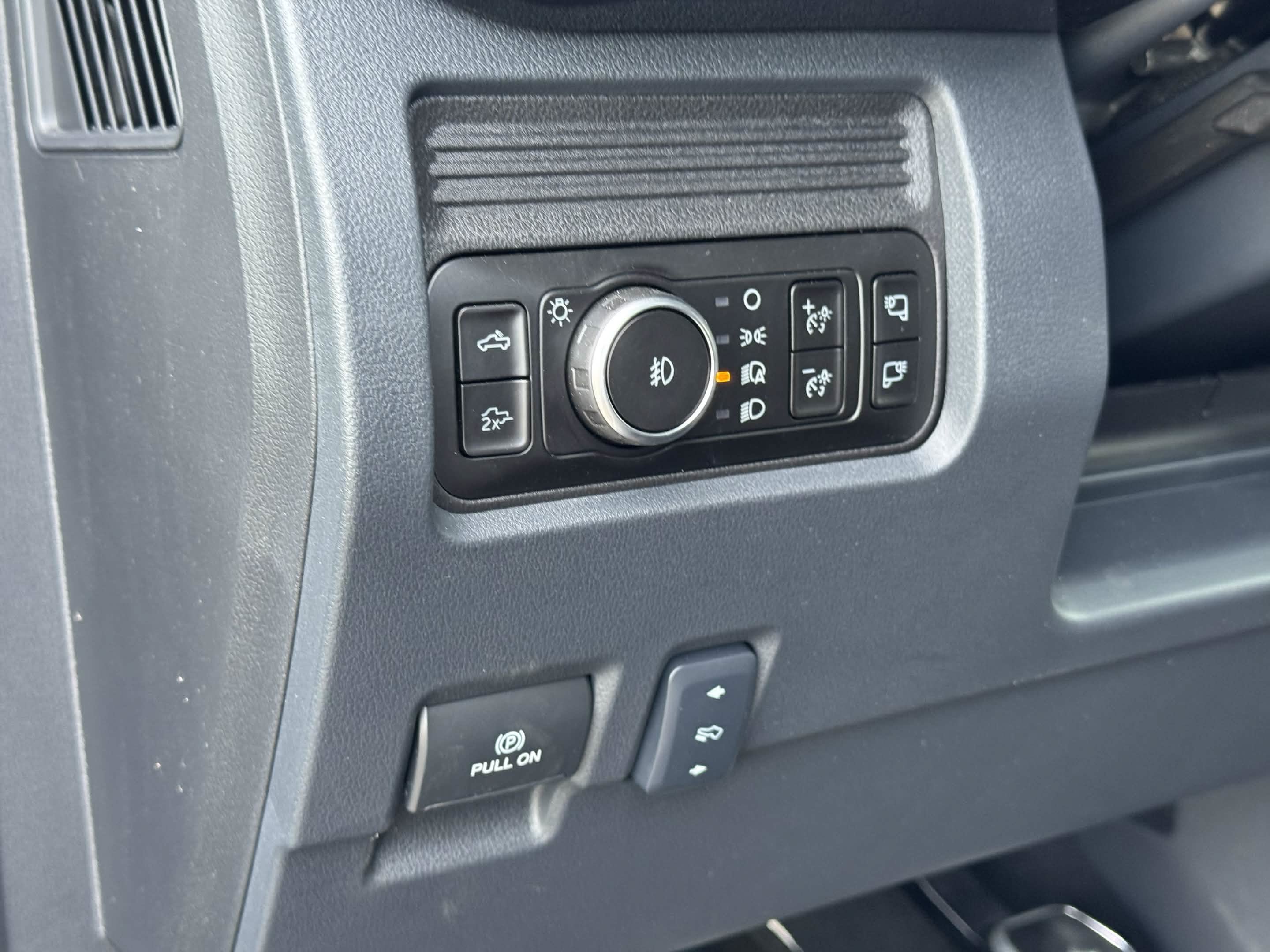New 2026 Ford F250 Lariat w/ Black Appearance Package AWD/4WD image 13