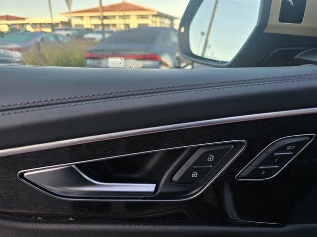 Certified 2024 Audi Q8 Prestige image 26