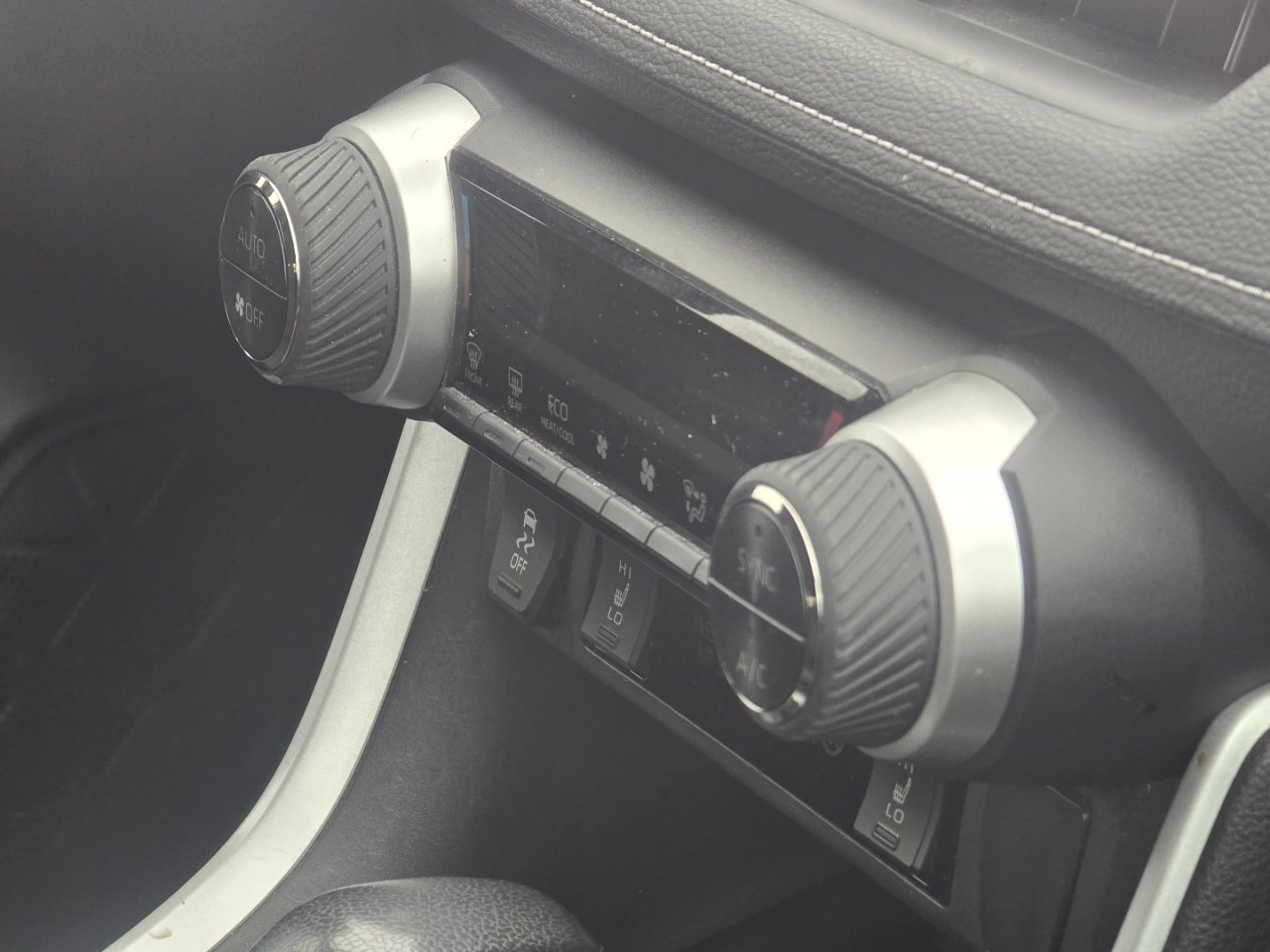 Used 2019 Toyota RAV4 XLE AWD/4WD image 18