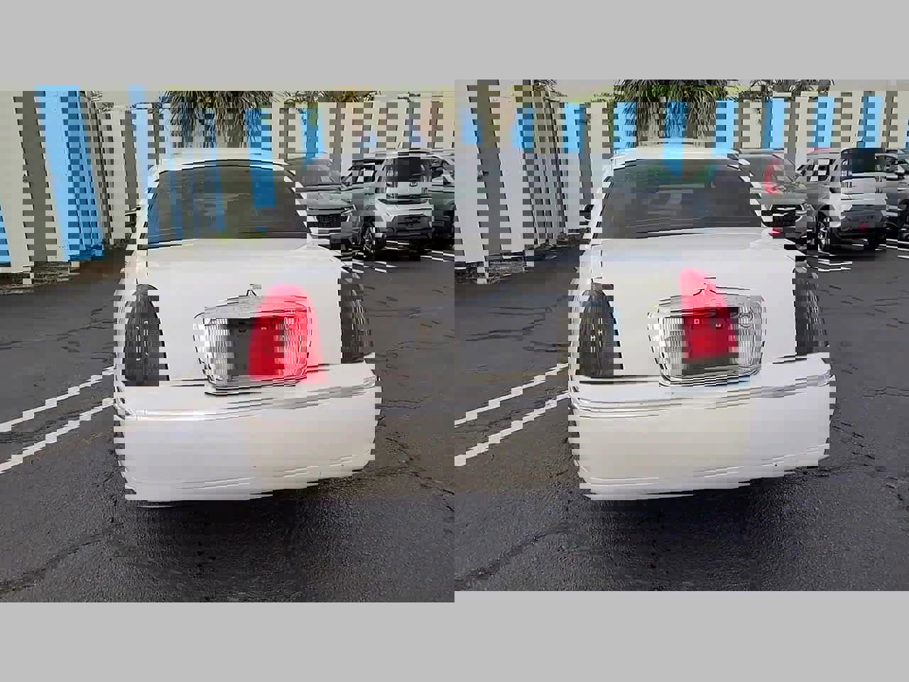 Used 2001 Lincoln Town Car Executive image 19