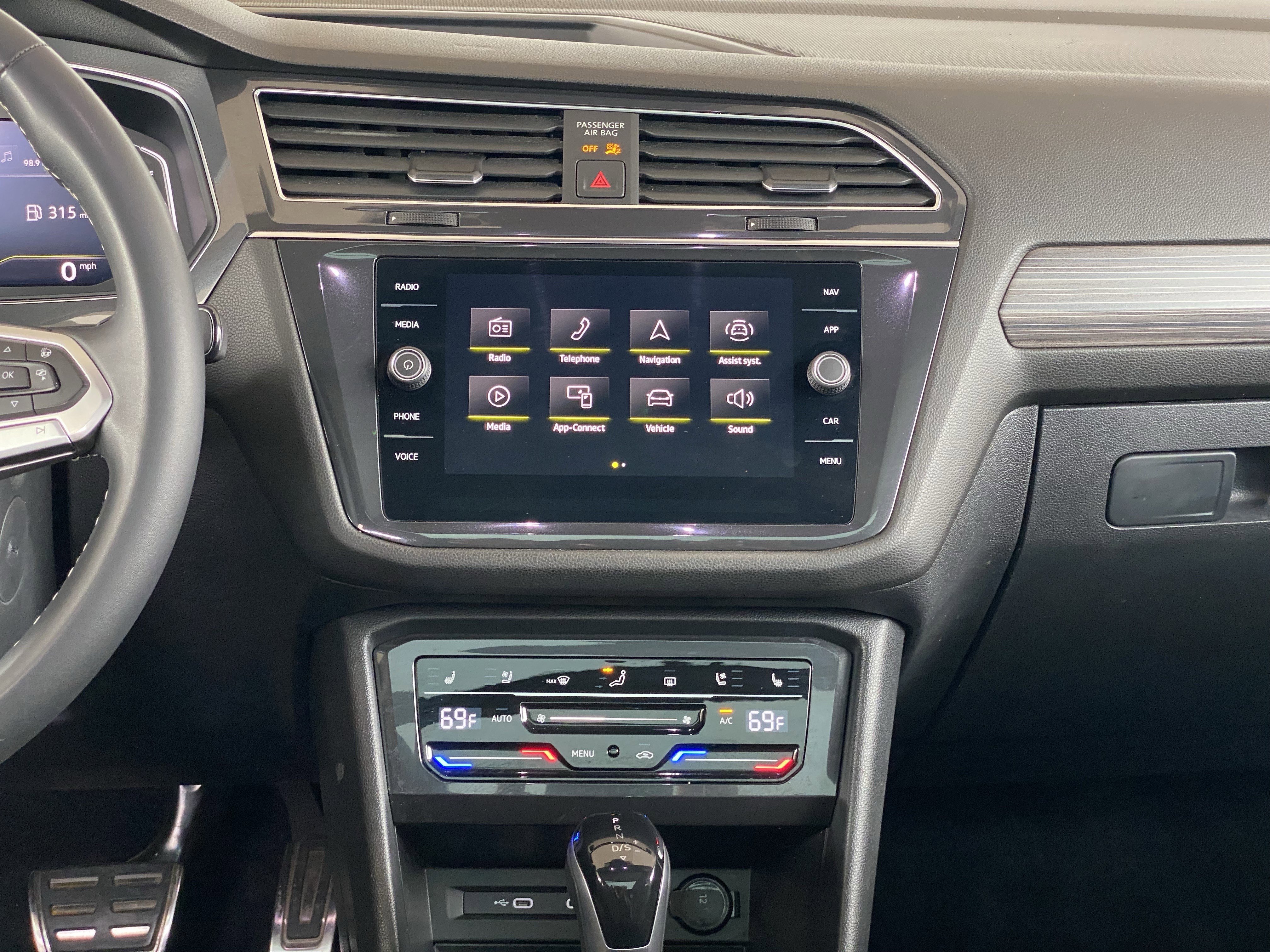 Used 2023 Volkswagen Tiguan SEL R-Line image 25