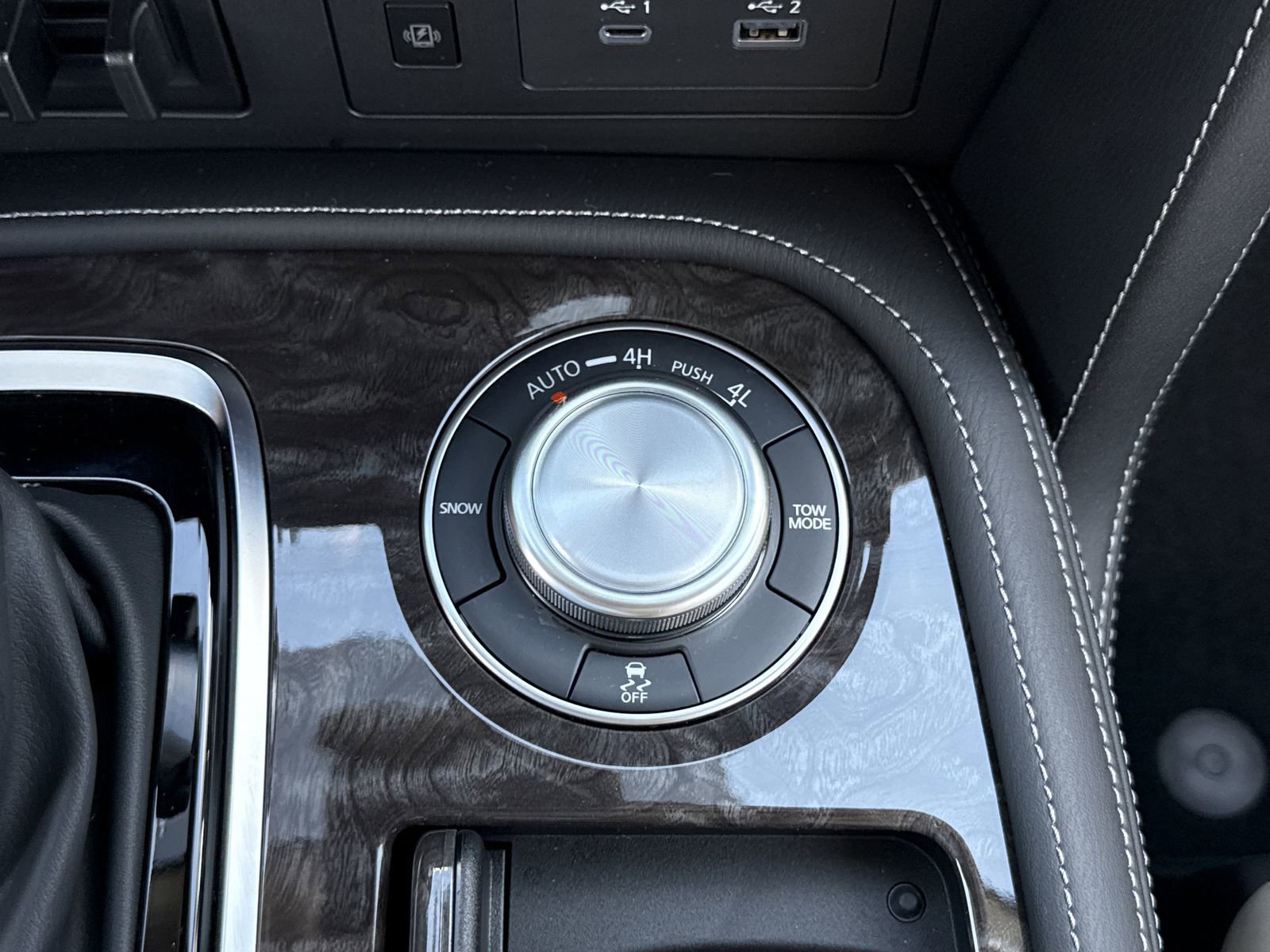 Used 2024 Nissan Armada Platinum w/ Captain's Chairs Package image 35