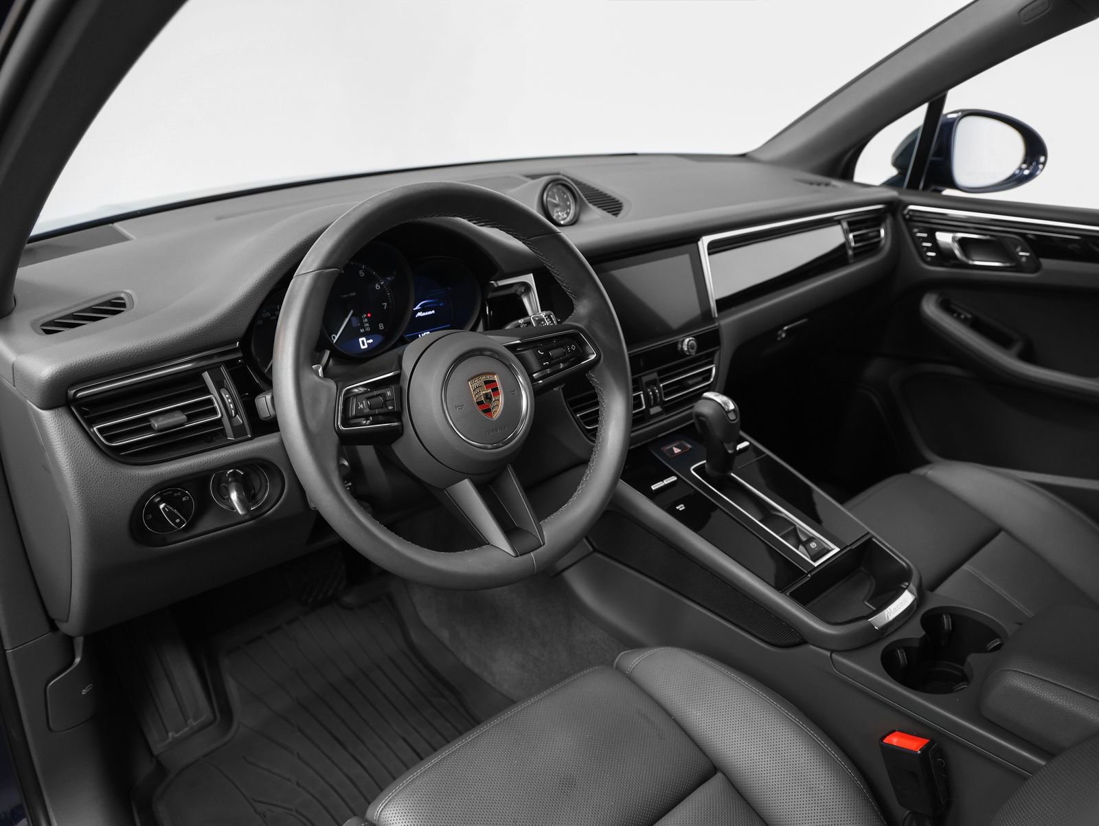 Certified 2023 Porsche Macan AWD/4WD image 42