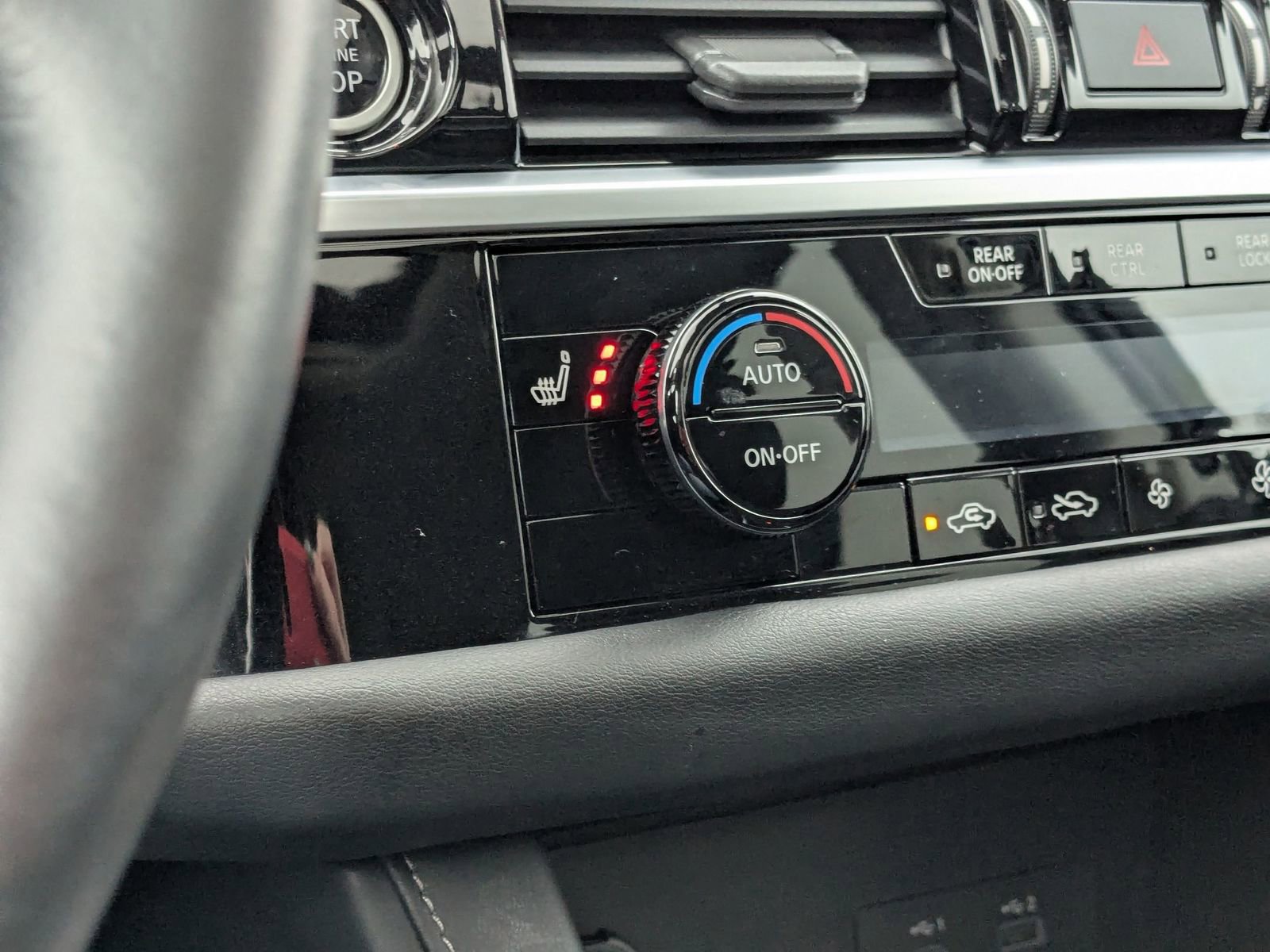 Used 2022 Nissan Pathfinder SV w/ SV Premium Package image 19