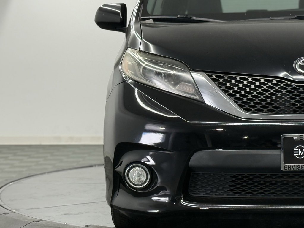 Used 2015 Toyota Sienna SE Premium image 4