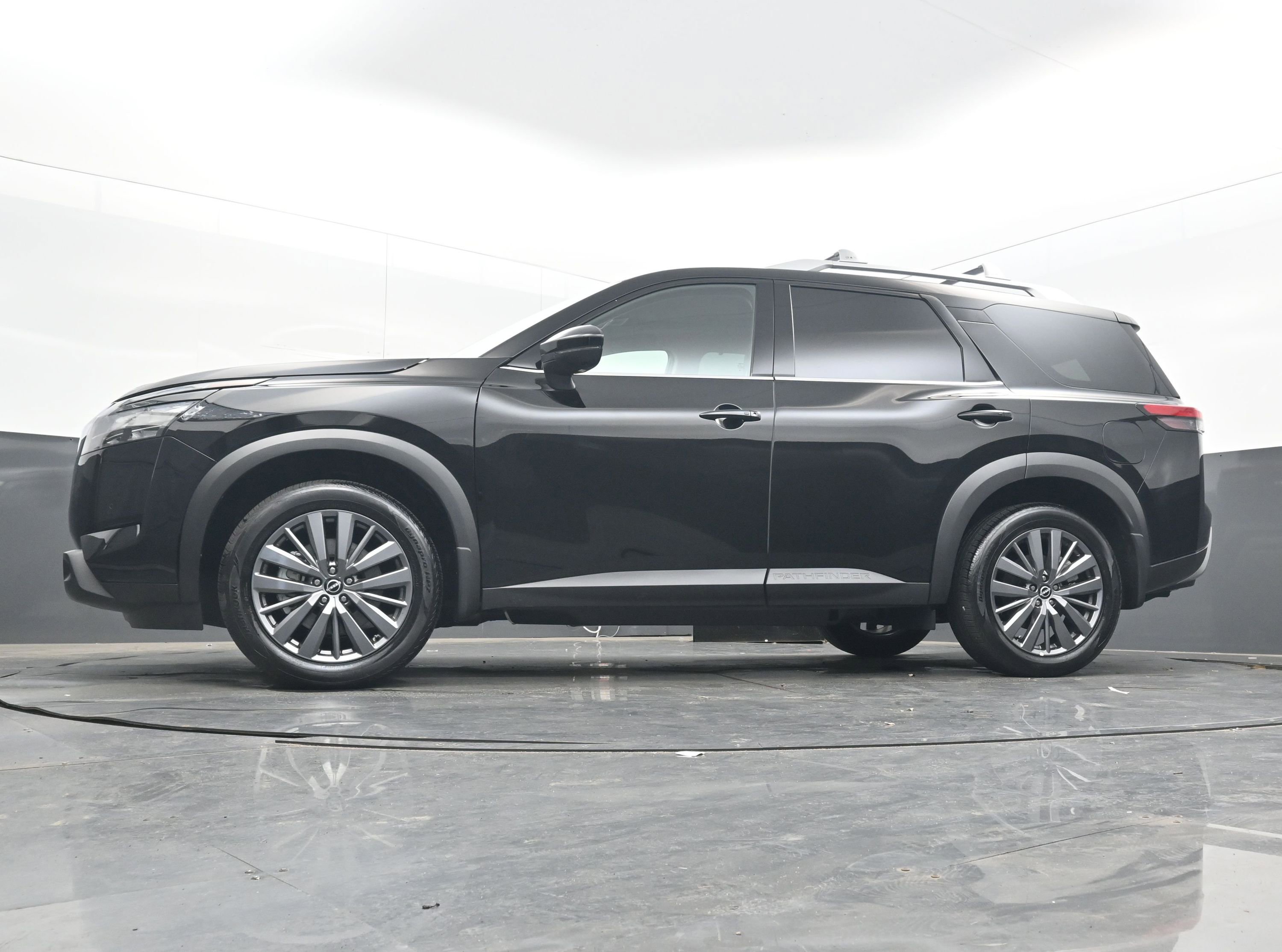 Used 2025 Nissan Pathfinder SL w/ SL Premium Package image 23