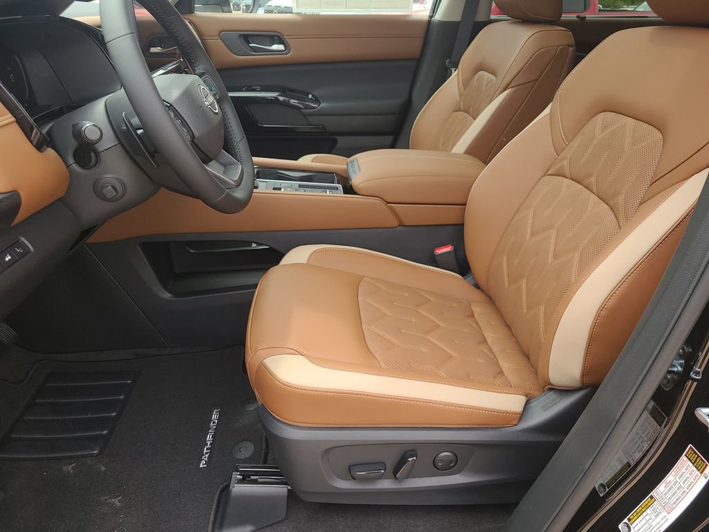 New 2026 Nissan Pathfinder Platinum FWD image 13
