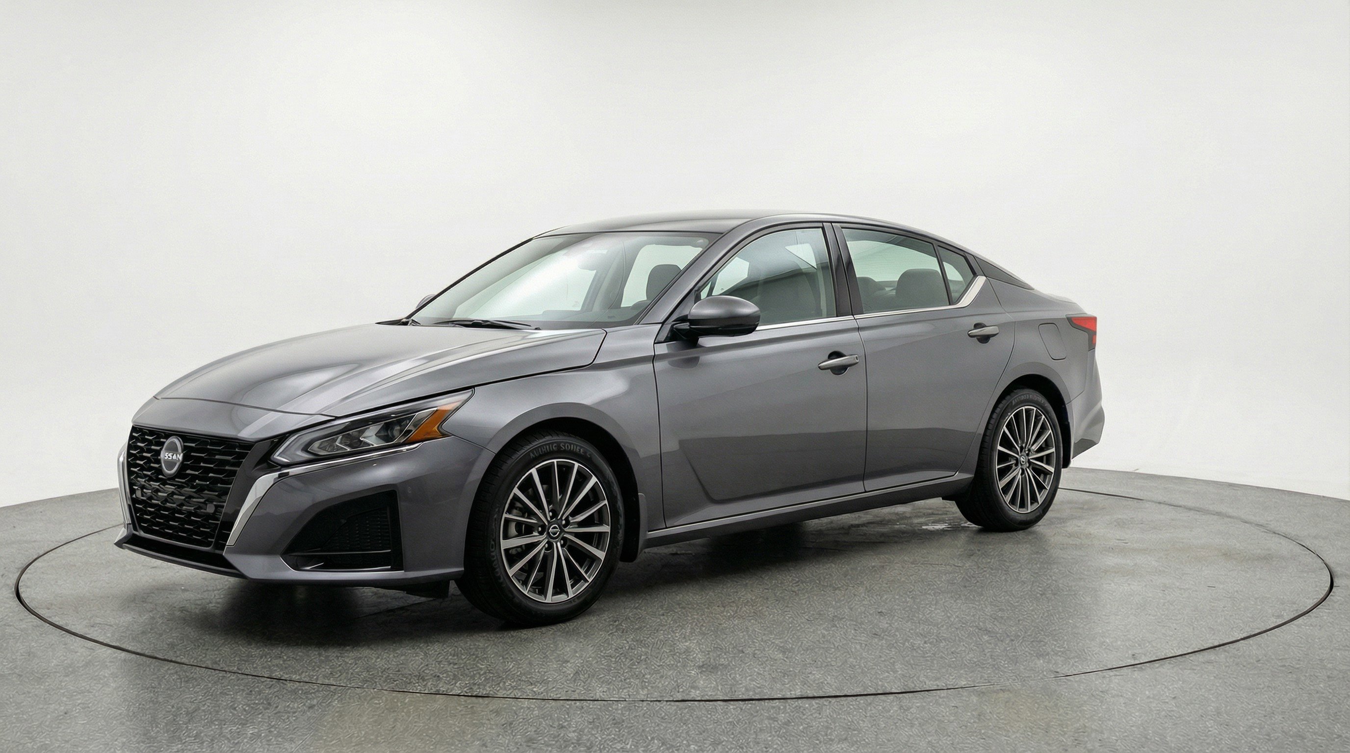 Used 2025 Nissan Altima 2.5 SV image 3