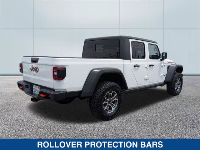 Used 2025 Jeep Gladiator Mojave w/ Convenience Group AWD/4WD image 5