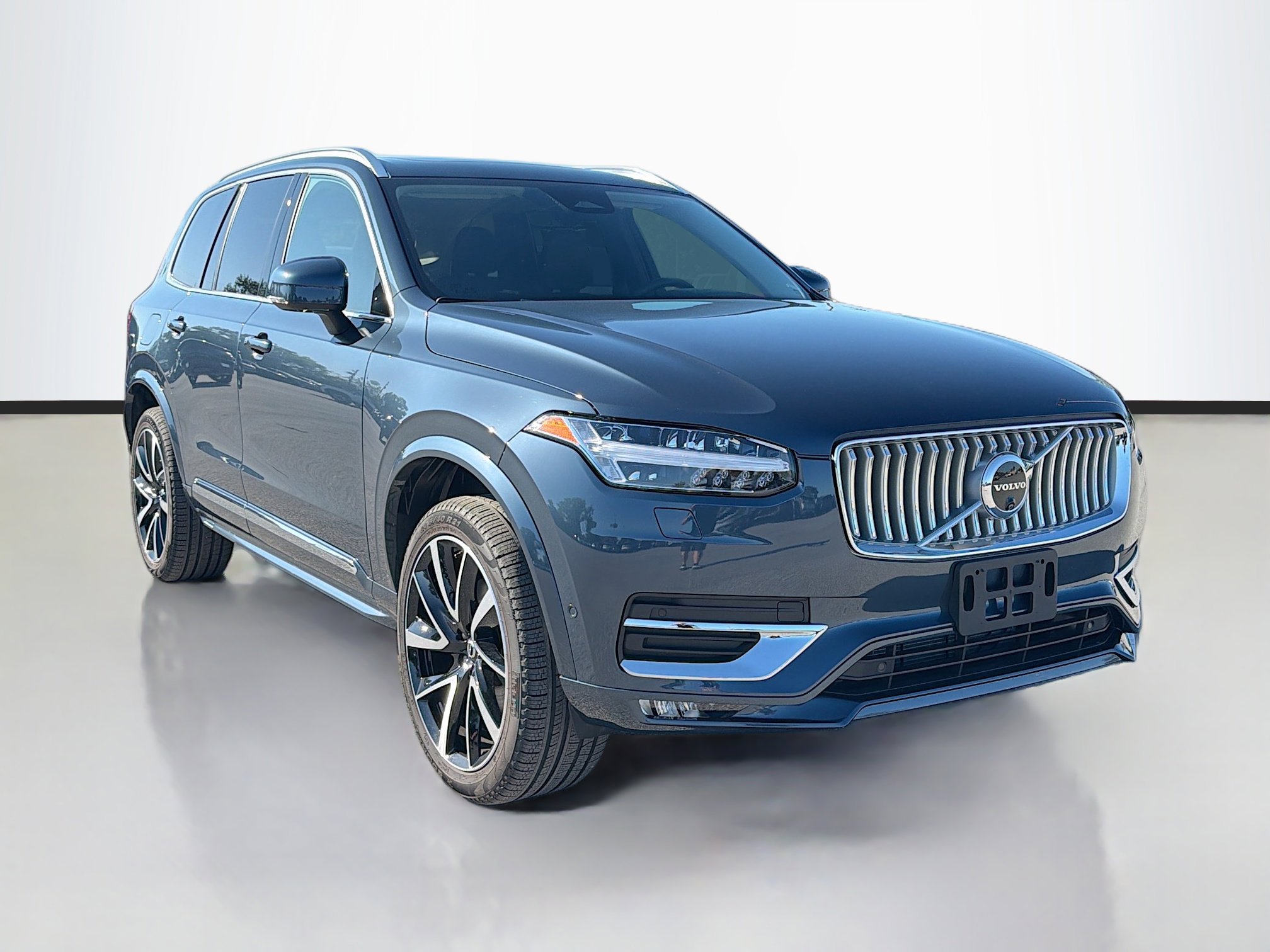 Used 2025 Volvo XC90 B5 Plus w/ Protection Package Premier AWD/4WD image 7