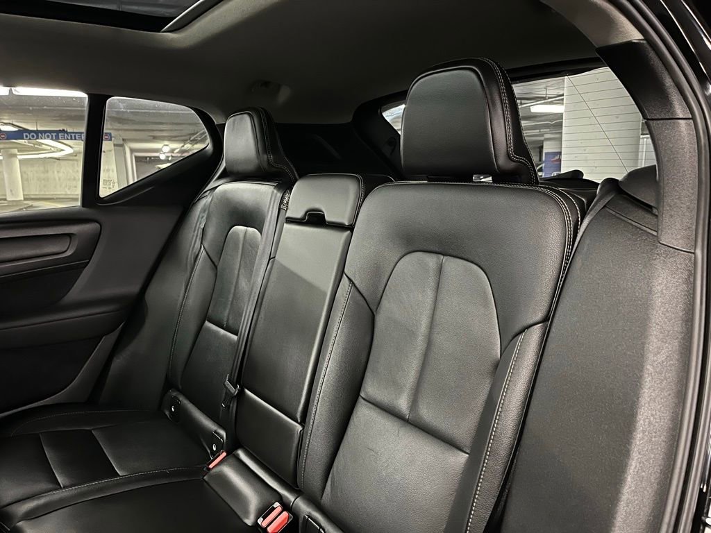 Used 2020 Volvo XC40 T5 Momentum image 20