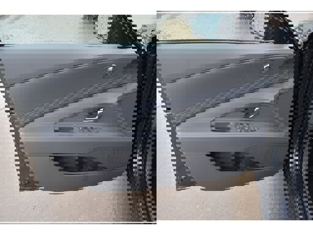 New 2025 Hyundai Elantra SEL image 10