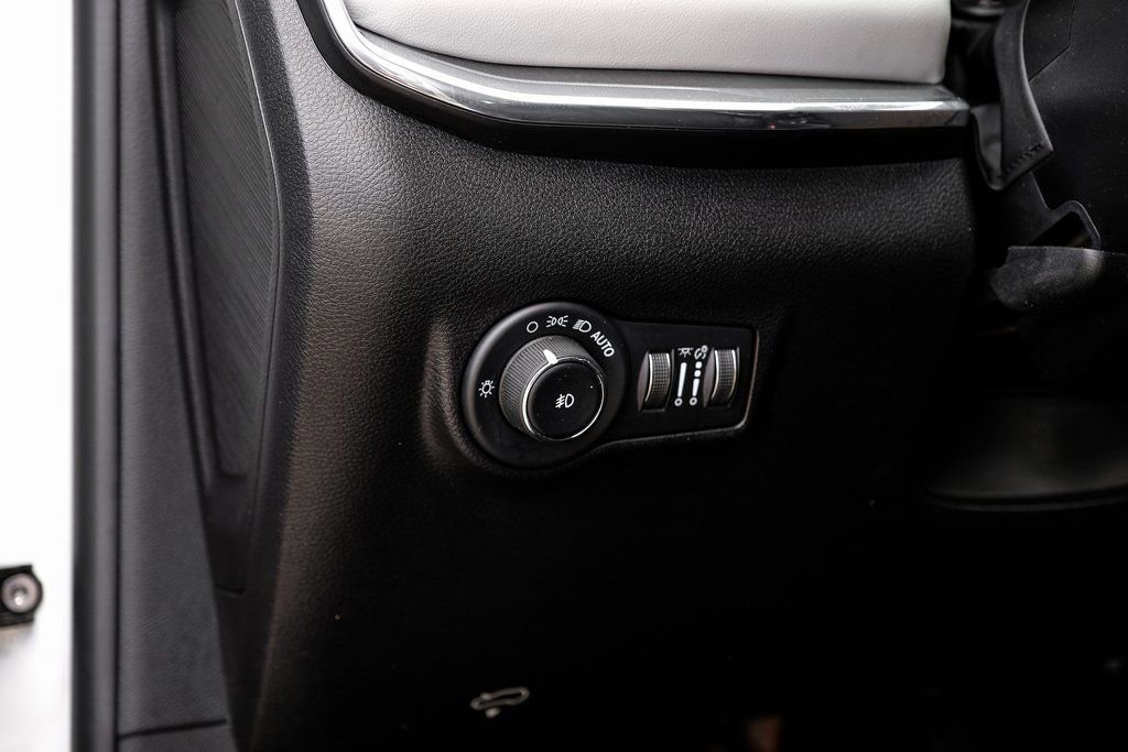 Used 2022 Jeep Compass Limited image 38