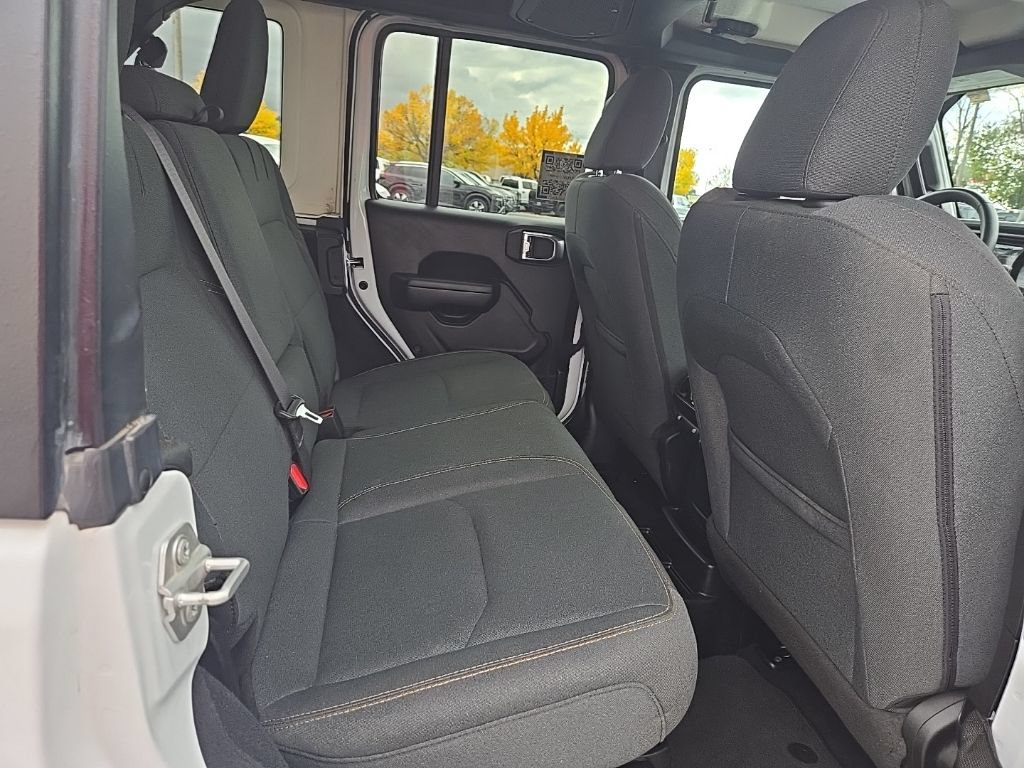 Used 2024 Jeep Wrangler Unlimited AWD/4WD image 27