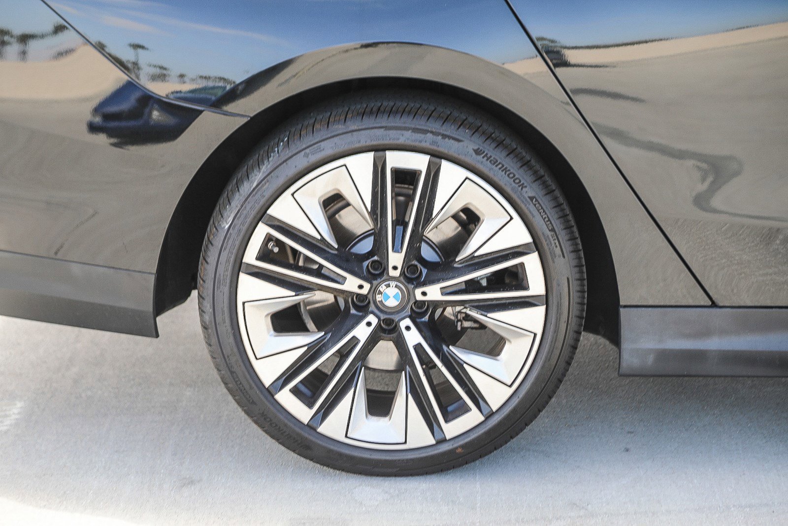 Used 2024 BMW 530i w/ M Sport Package image 11