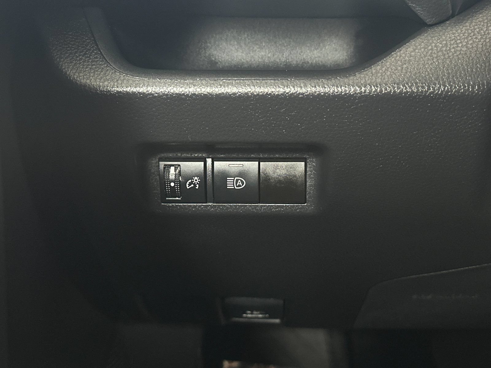 Used 2025 Toyota RAV4 XLE FWD image 26