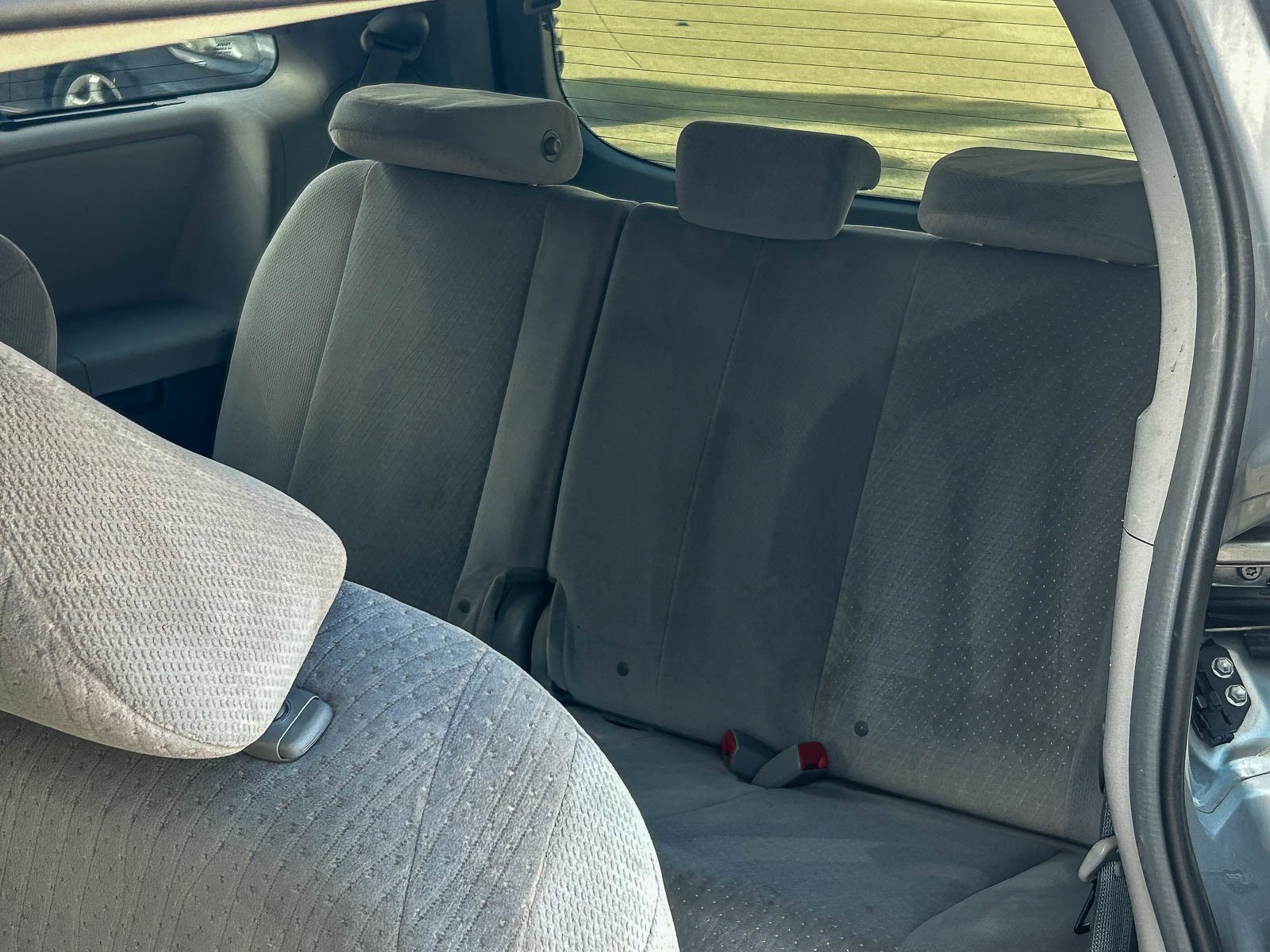 Used 2015 Toyota Sienna LE w/ Four Season Floor Mat Package image 19