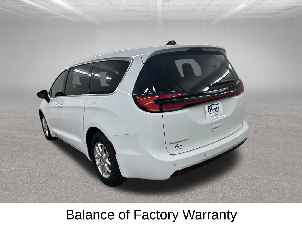 Used 2023 Chrysler Pacifica Touring-L FWD image 10