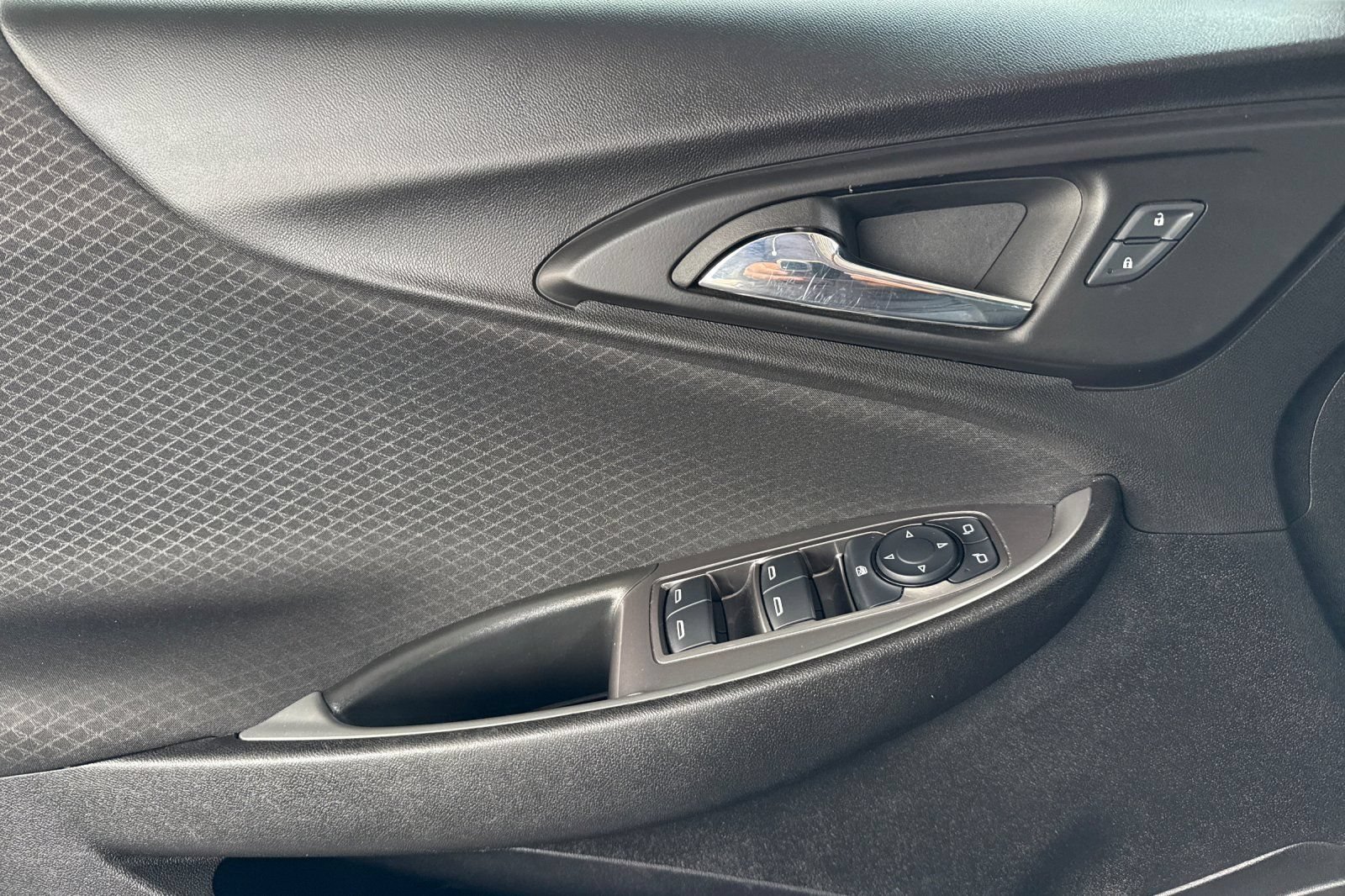 Used 2025 Chevrolet Malibu RS FWD image 17