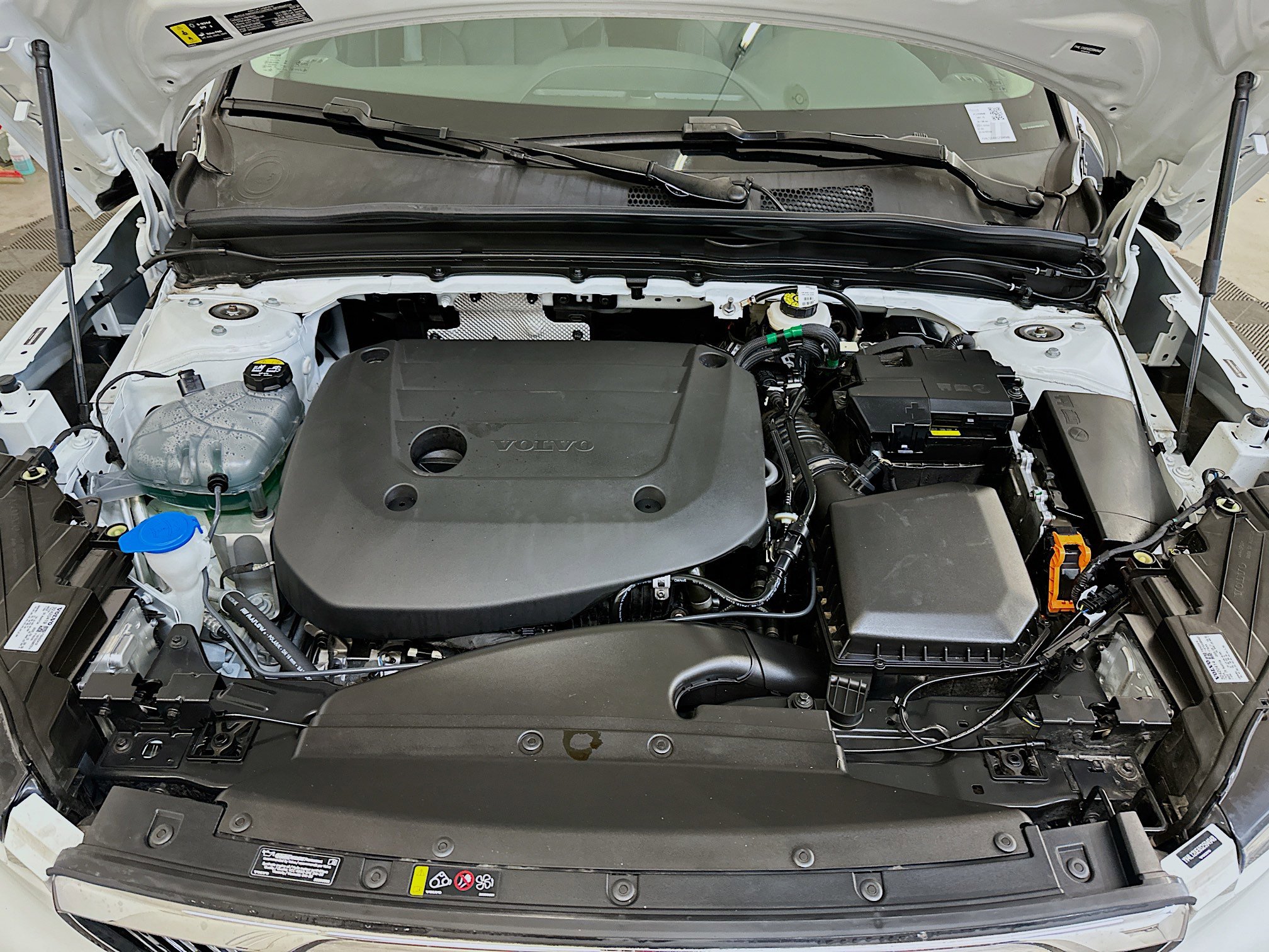 Used 2025 Volvo XC40 B5 Plus image 36