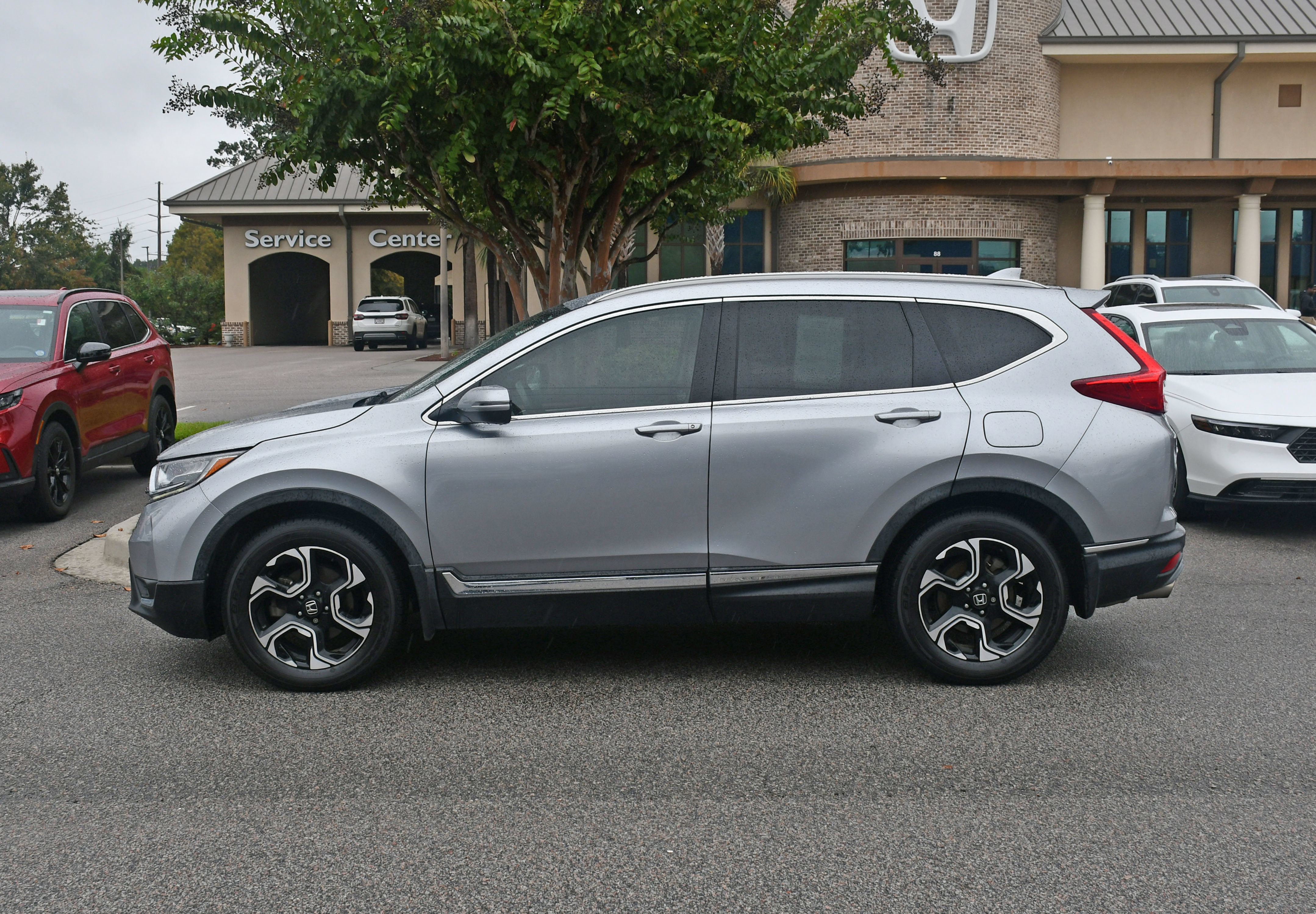 Used 2017 Honda CR-V Touring image 2