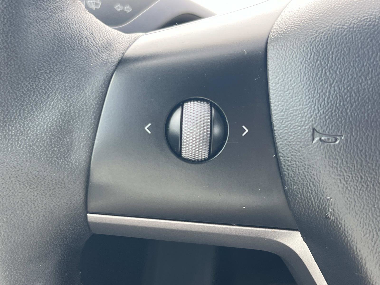 Used 2022 Tesla Model Y Long Range image 9