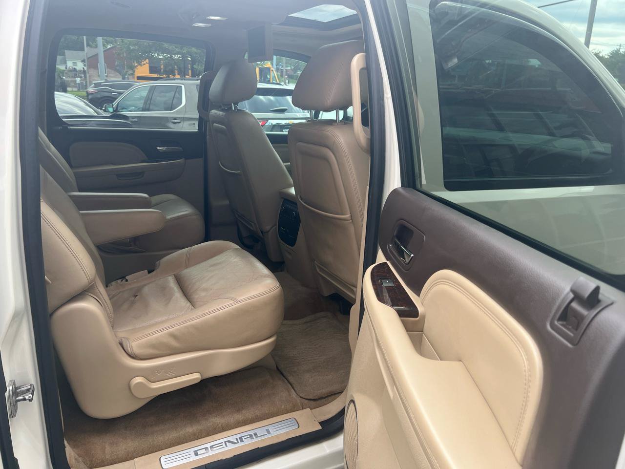 Used 2014 GMC Yukon XL Denali AWD/4WD image 18