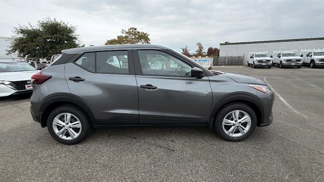 New 2025 Nissan Kicks Play S image 3