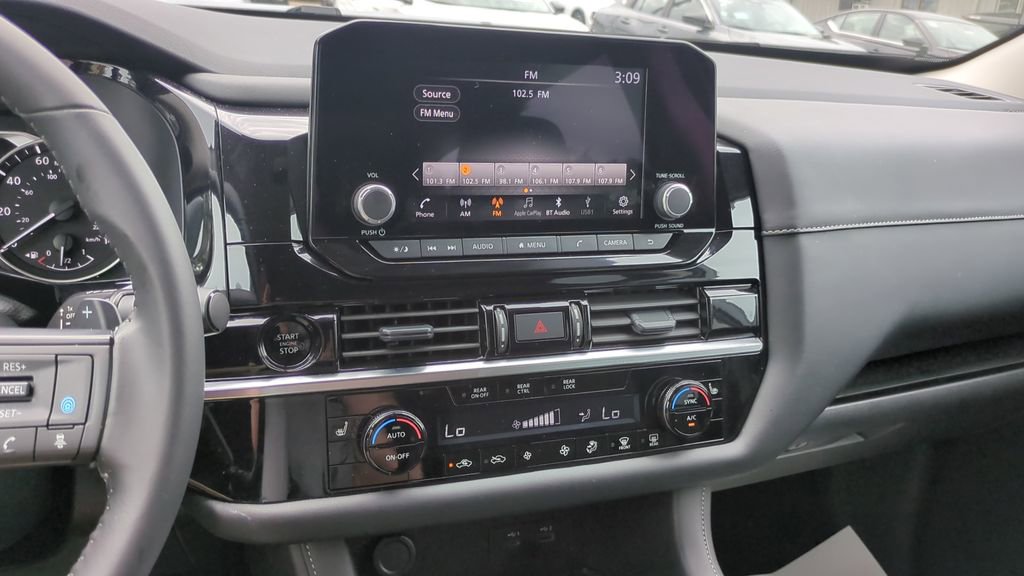 Used 2025 Nissan Pathfinder SV FWD image 18