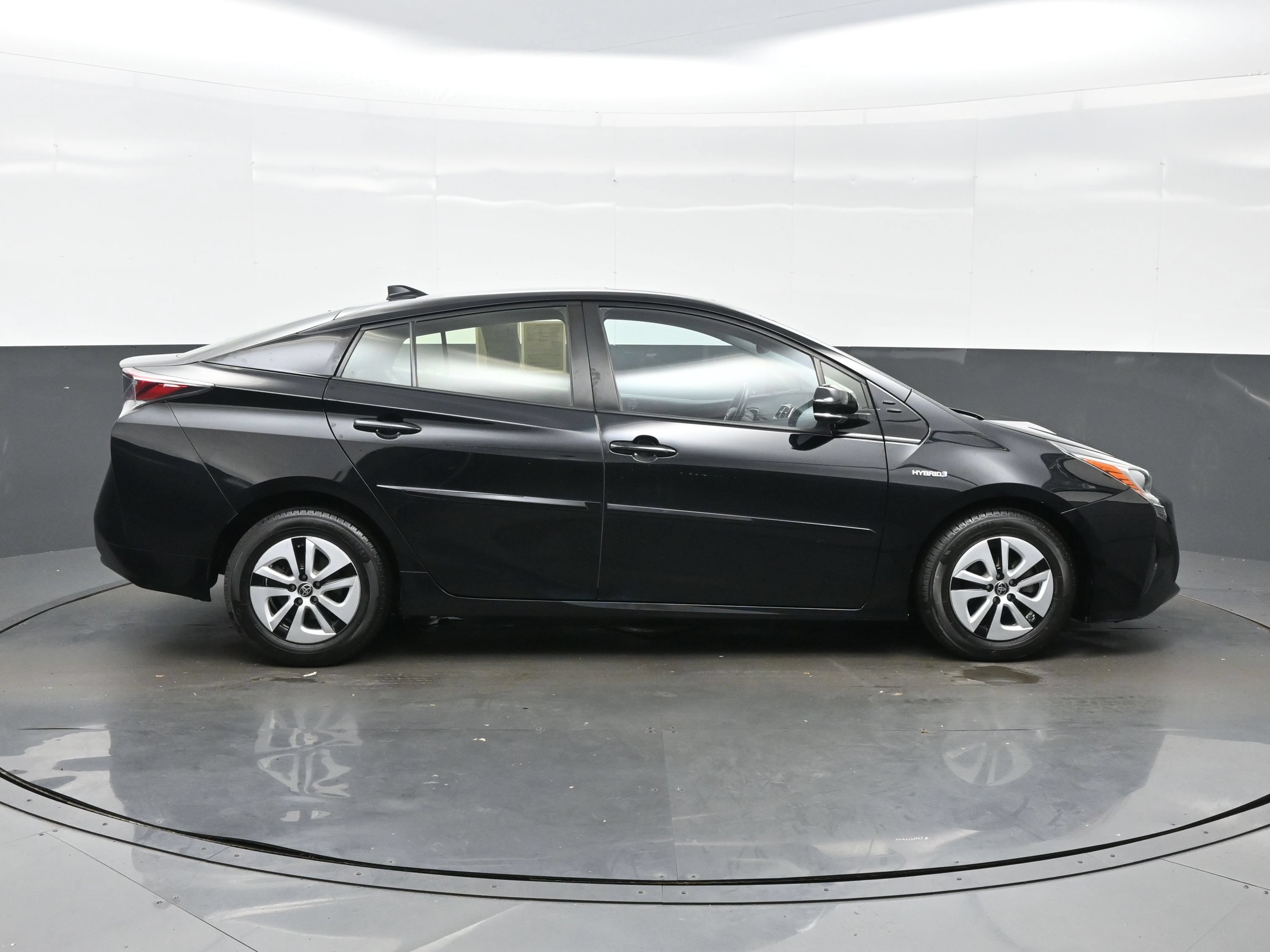 Used 2017 Toyota Prius Four w/ Advanced Technology Package FWD image 7