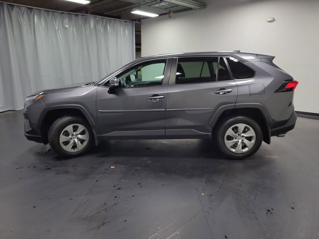 Used 2023 Toyota RAV4 LE AWD/4WD image 5