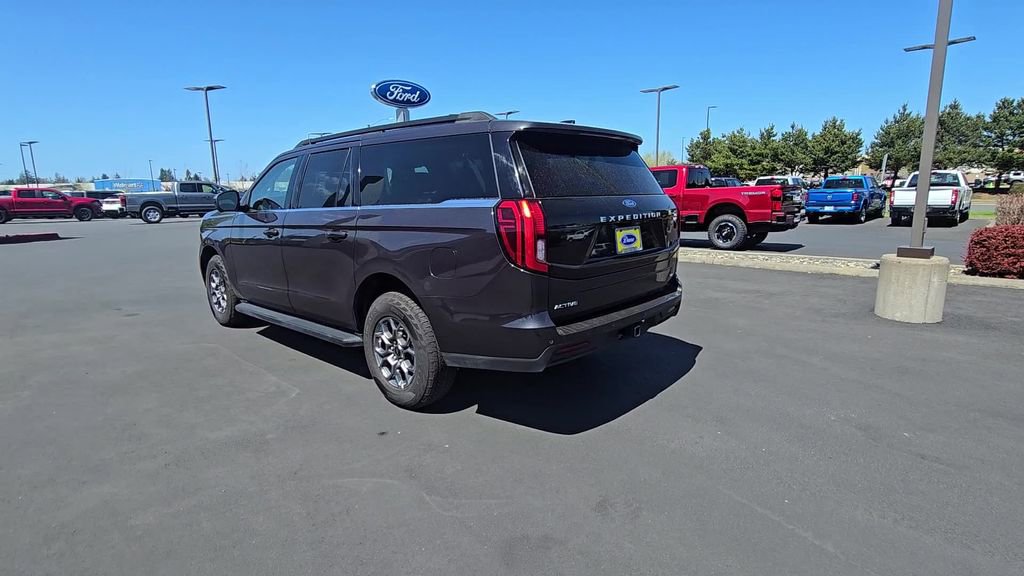 Used 2025 Ford Expedition Max Active AWD/4WD image 2
