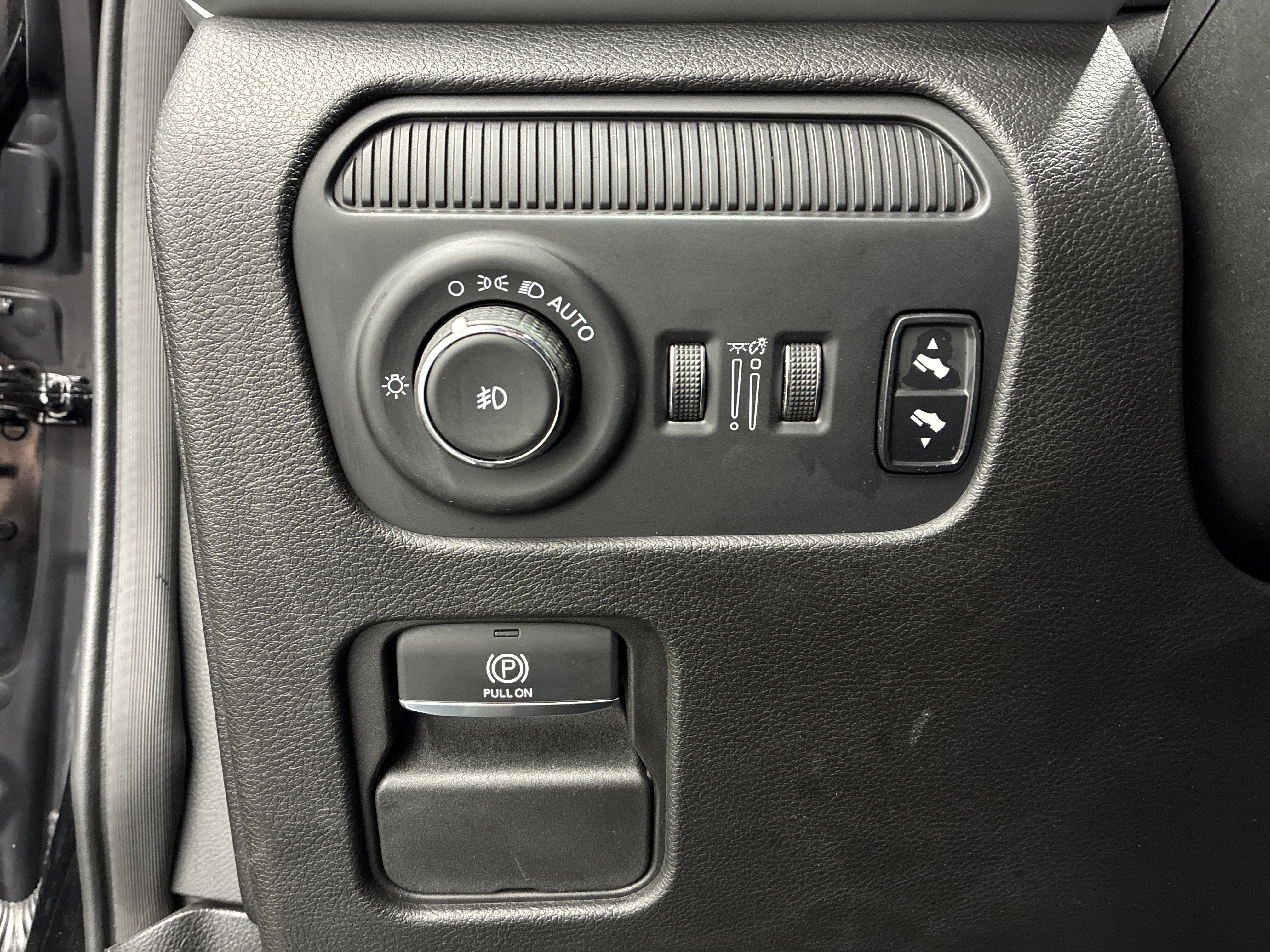 Certified 2024 Jeep Wagoneer L Series III w/ Premium Group I AWD/4WD image 19