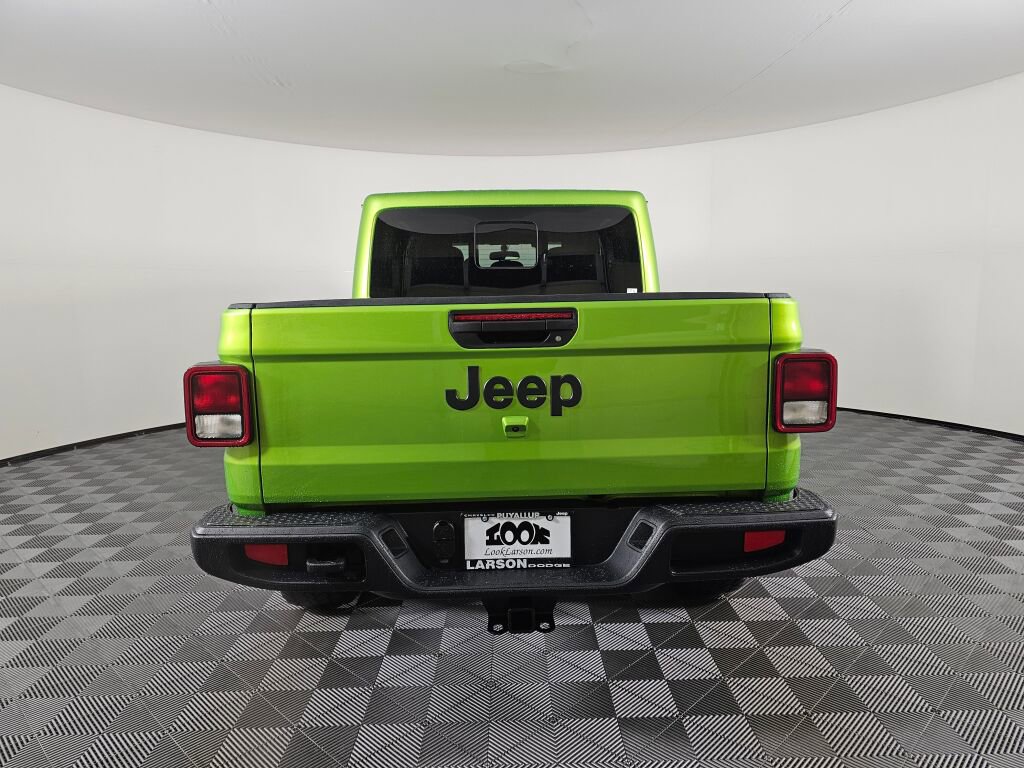 Used 2025 Jeep Gladiator Sport image 4