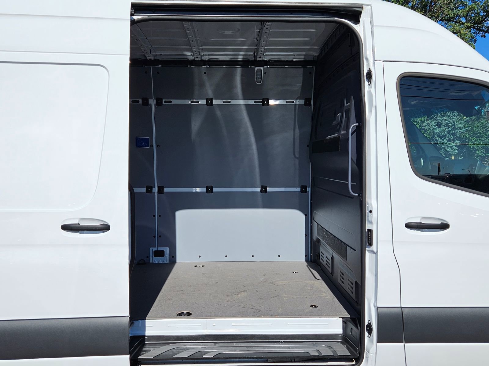 Used 2024 Mercedes-Benz Sprinter 3500 image 2