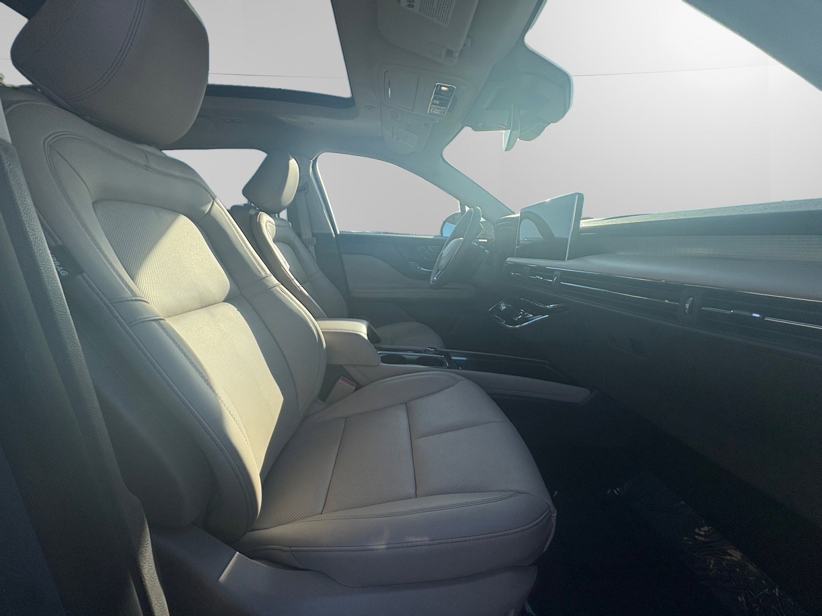 Certified 2024 Lincoln Corsair AWD w/ Equipment Group 101A image 15