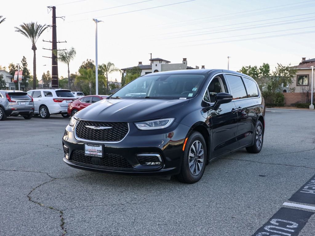 Used 2024 Chrysler Pacifica Select image 8