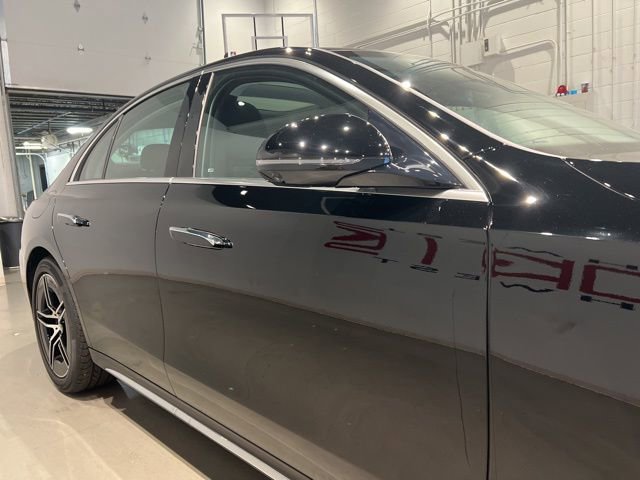 Used 2025 Mercedes-Benz E 350 4MATIC Sedan image 5