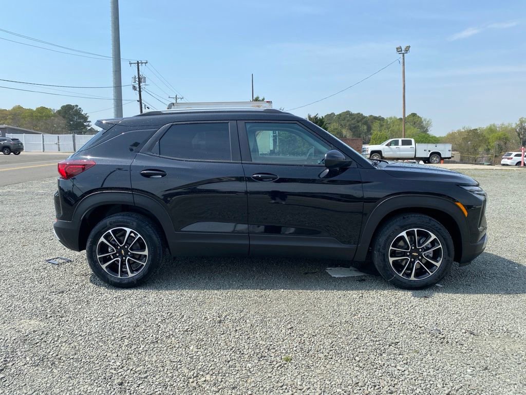 New 2026 Chevrolet TrailBlazer LT w/ LPO, Blackout Package FWD image 2