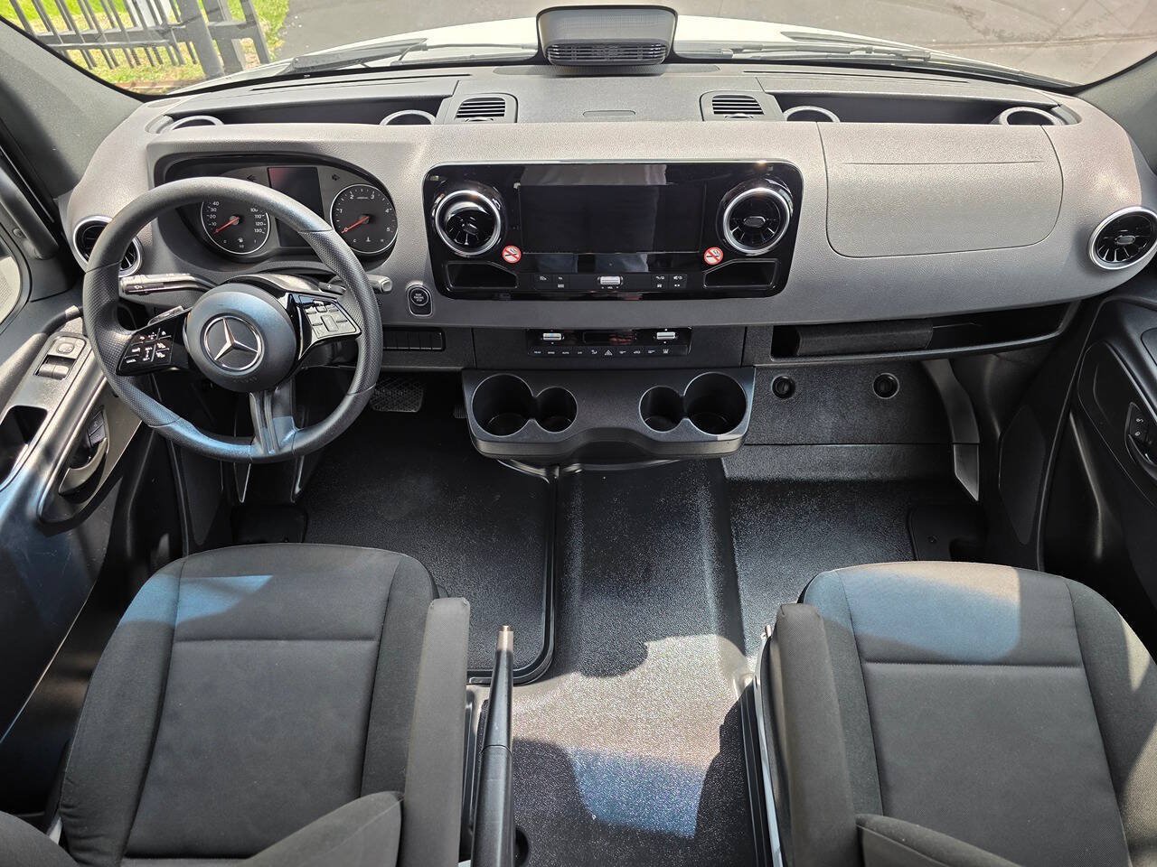 Used 2025 Mercedes-Benz Sprinter 2500 image 8