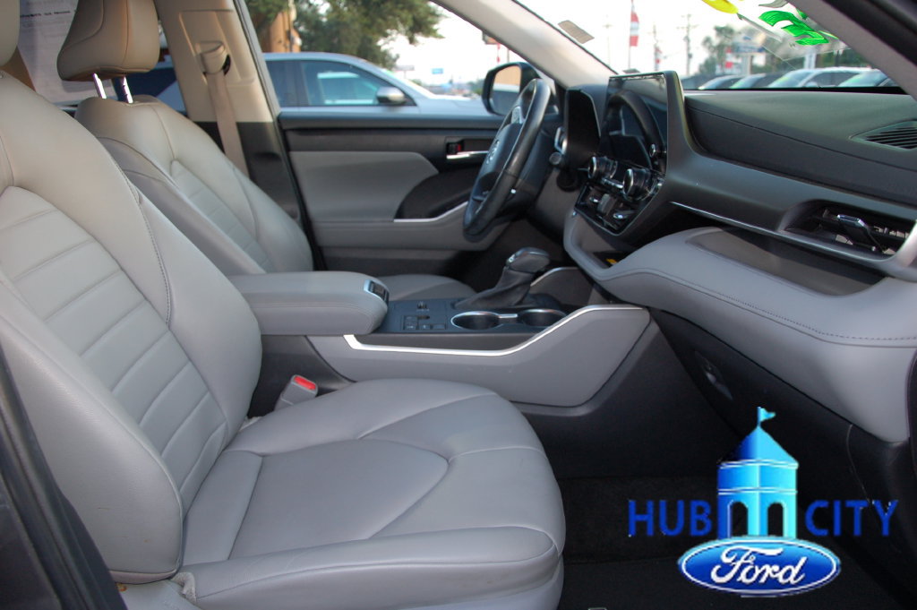 Used 2023 Toyota Highlander XLE FWD image 16
