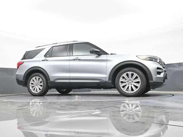 Used 2022 Ford Explorer Limited w/ Equipment Group 301A AWD/4WD image 54