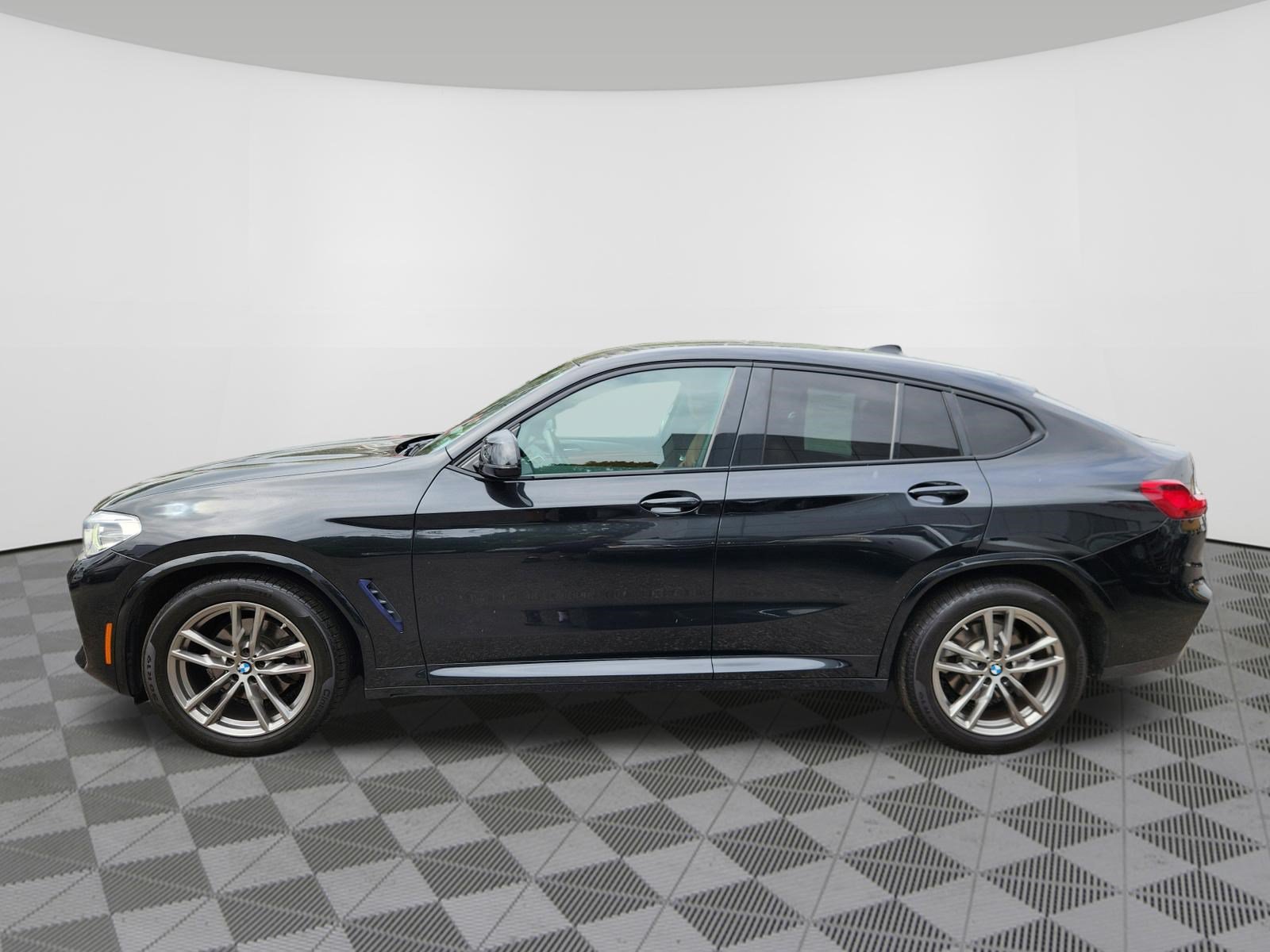 Used 2021 BMW X4 xDrive30i w/ M Sport Package AWD/4WD image 5