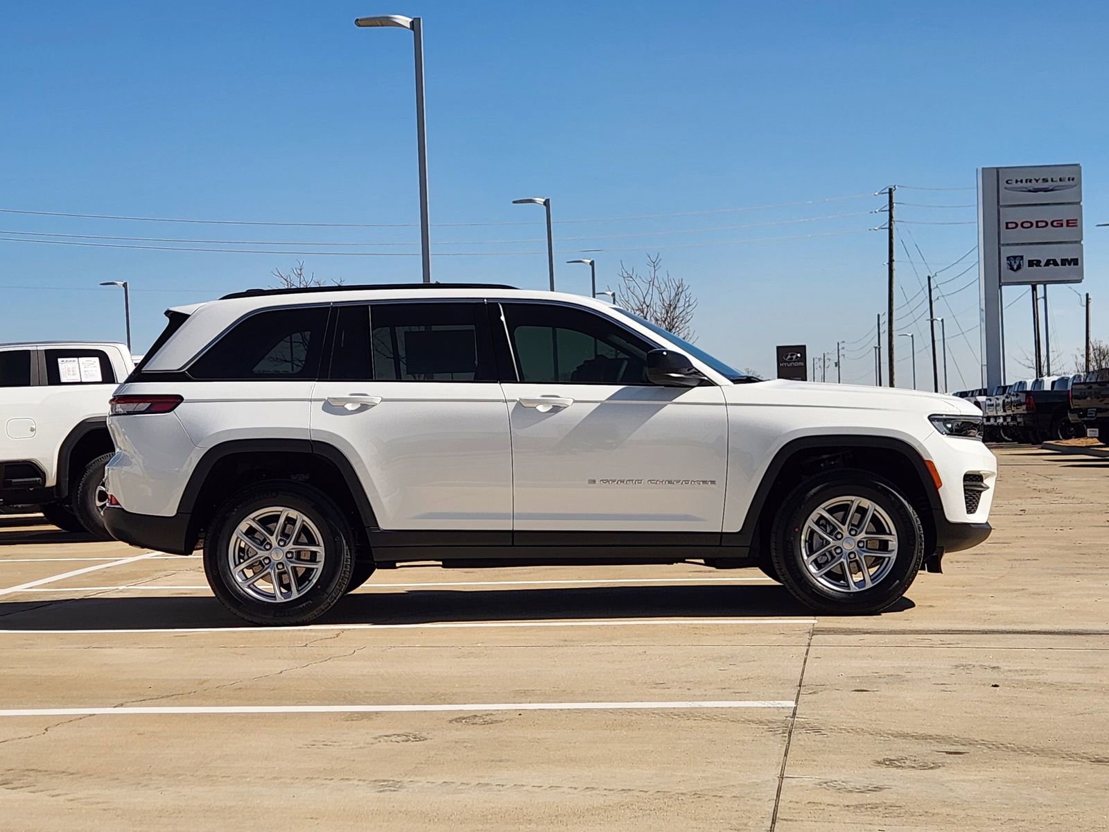 New 2026 Jeep Grand Cherokee Laredo RWD image 10